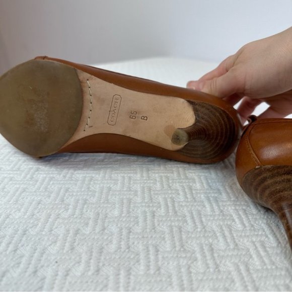 [SOLD] COACH Brown Leather Metallic Buckle Detail Preppy Heels / Pumps size 6.5 - Picture 11 of 13